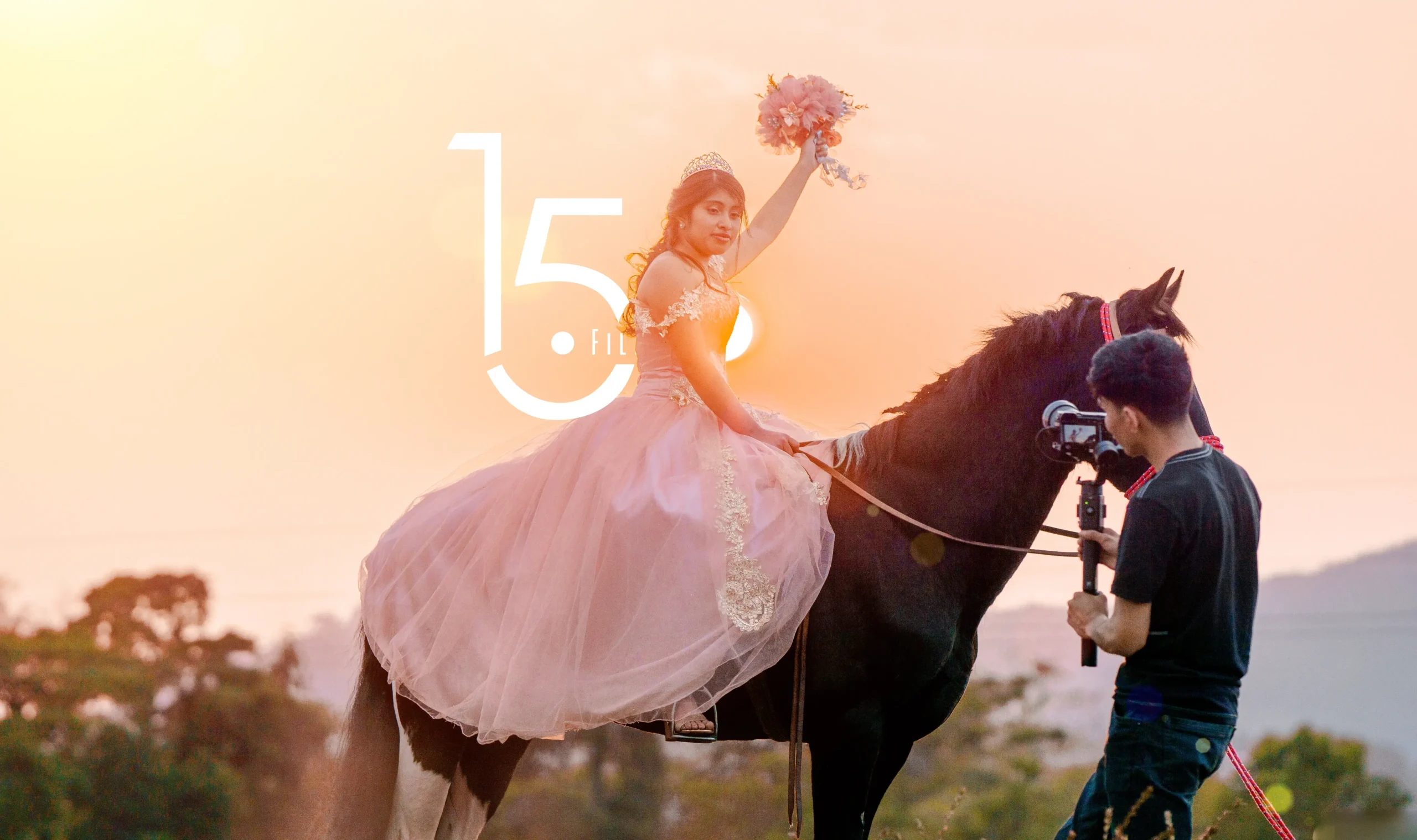 15films cover quinceañera montando un caballo y un chico grabando
