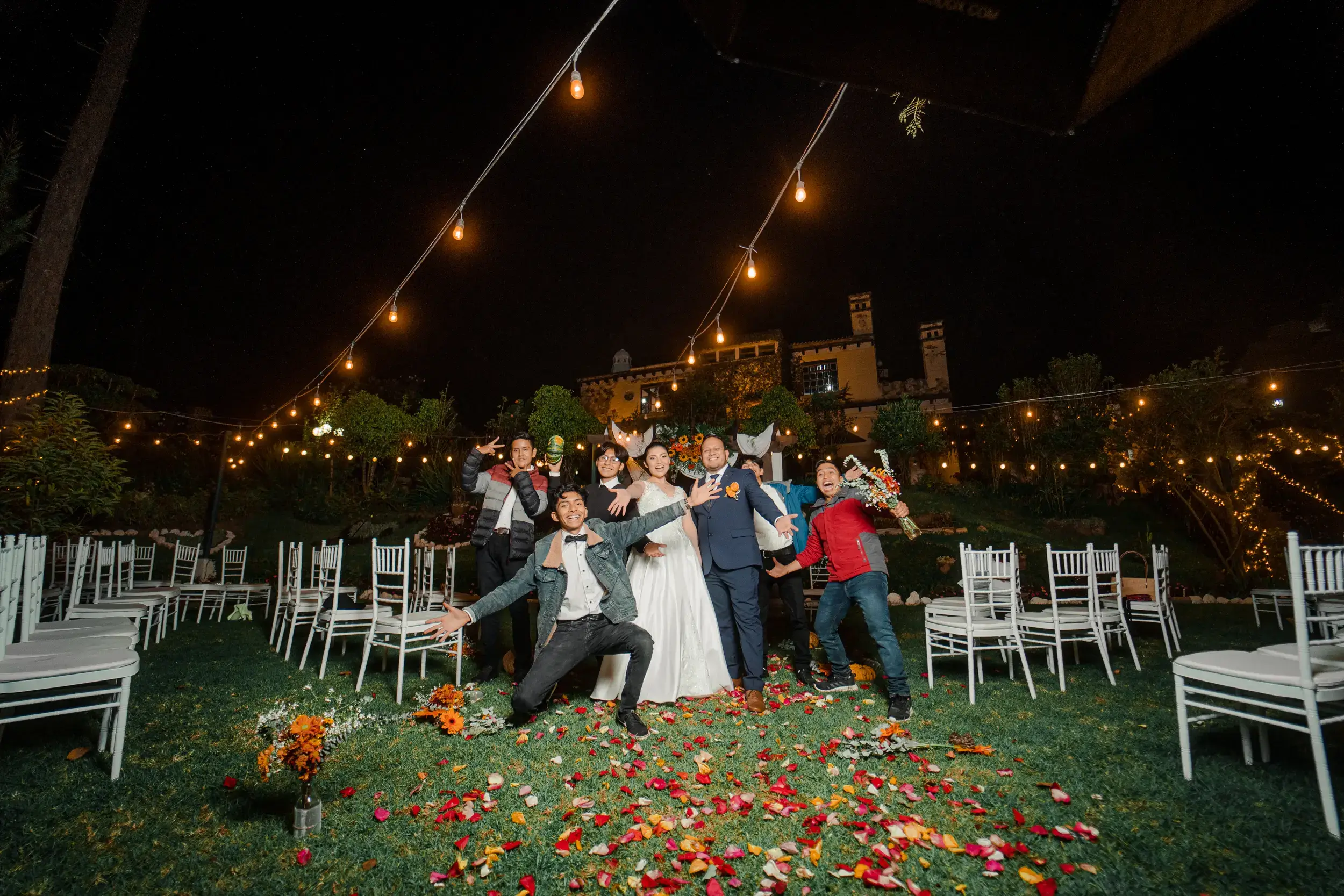 agapeeweddings conver novios celebrando